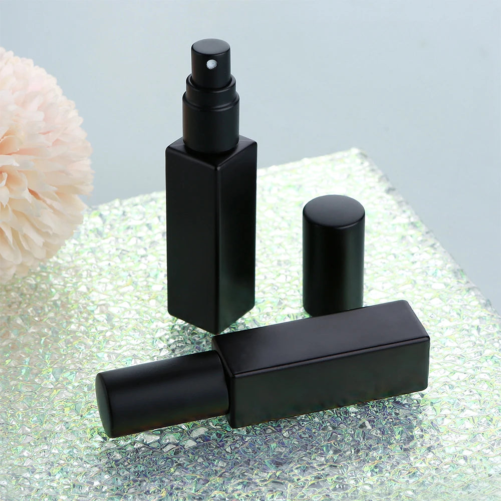 30/50PCS 10ml electroplated black square thick glass perfume bottles, aluminum nozzle fine mist, sturdy, durable, reusable.