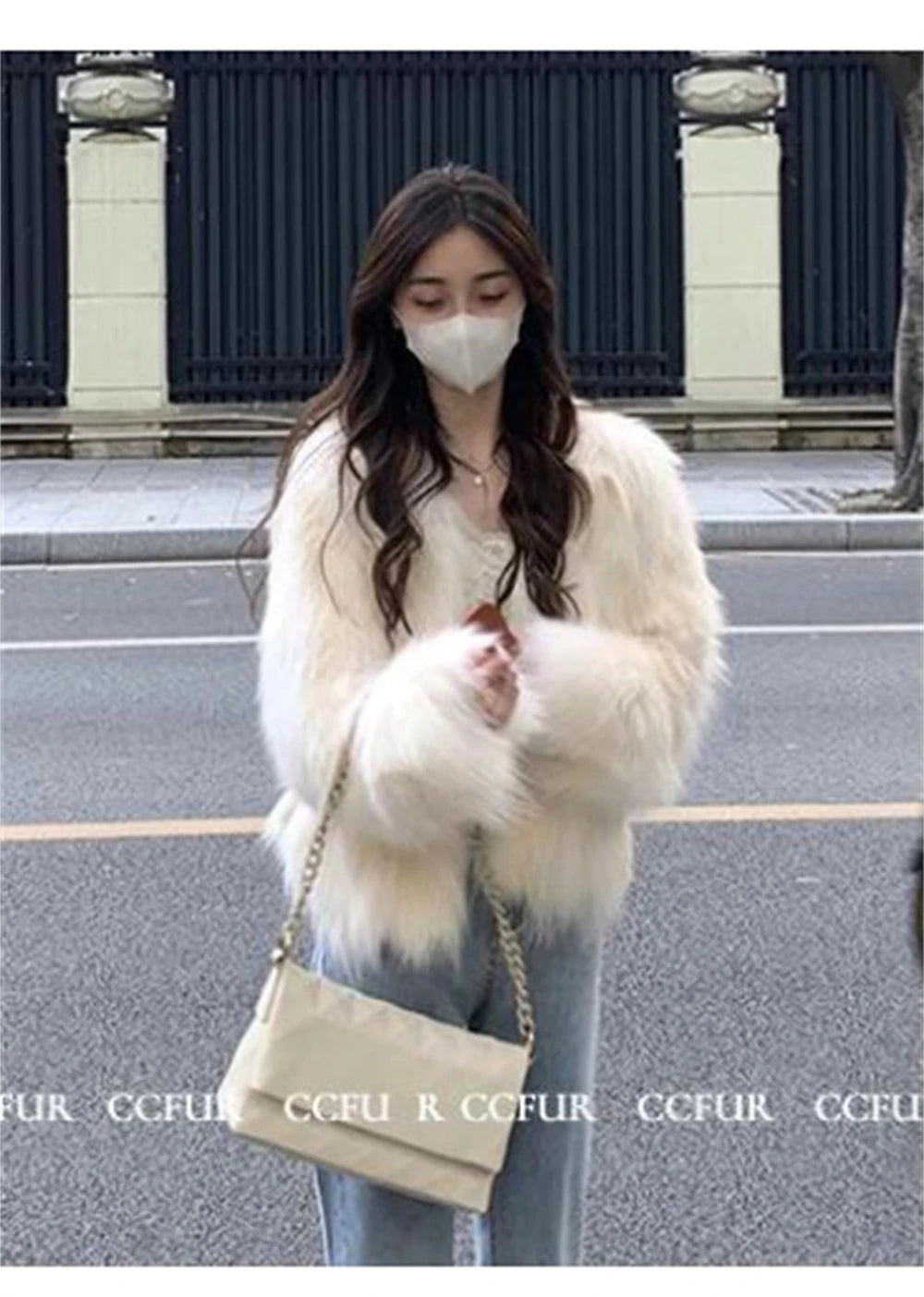 Women's faux fur coat, thick and luxurious collarless short fur coat, elegant jacket, warm coat for winter