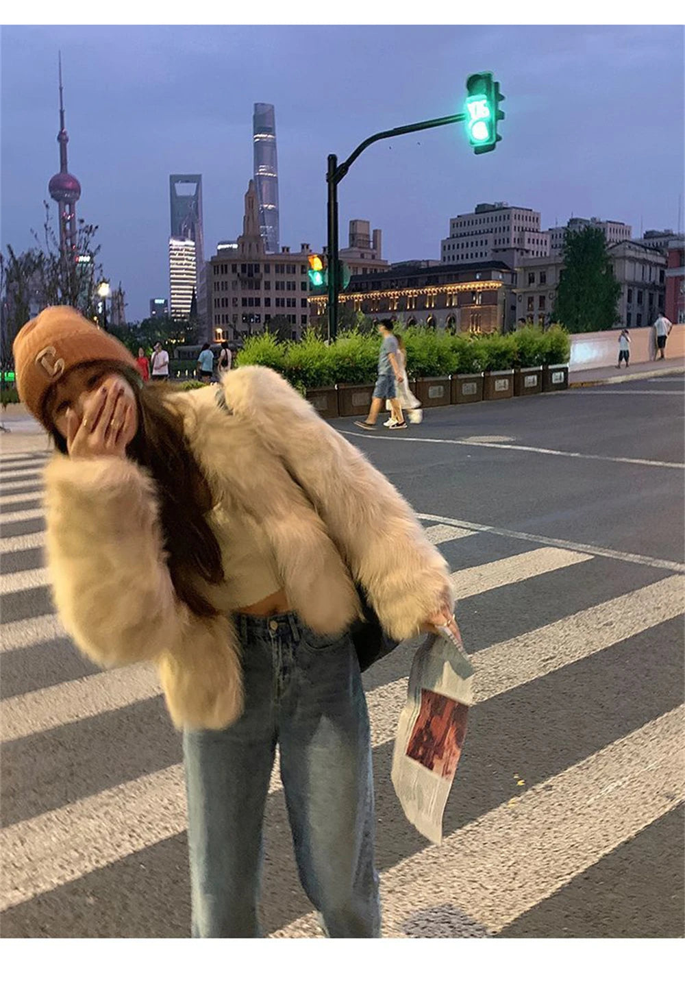 Women's faux fur coat, thick and luxurious collarless short fur coat, elegant jacket, warm coat for winter