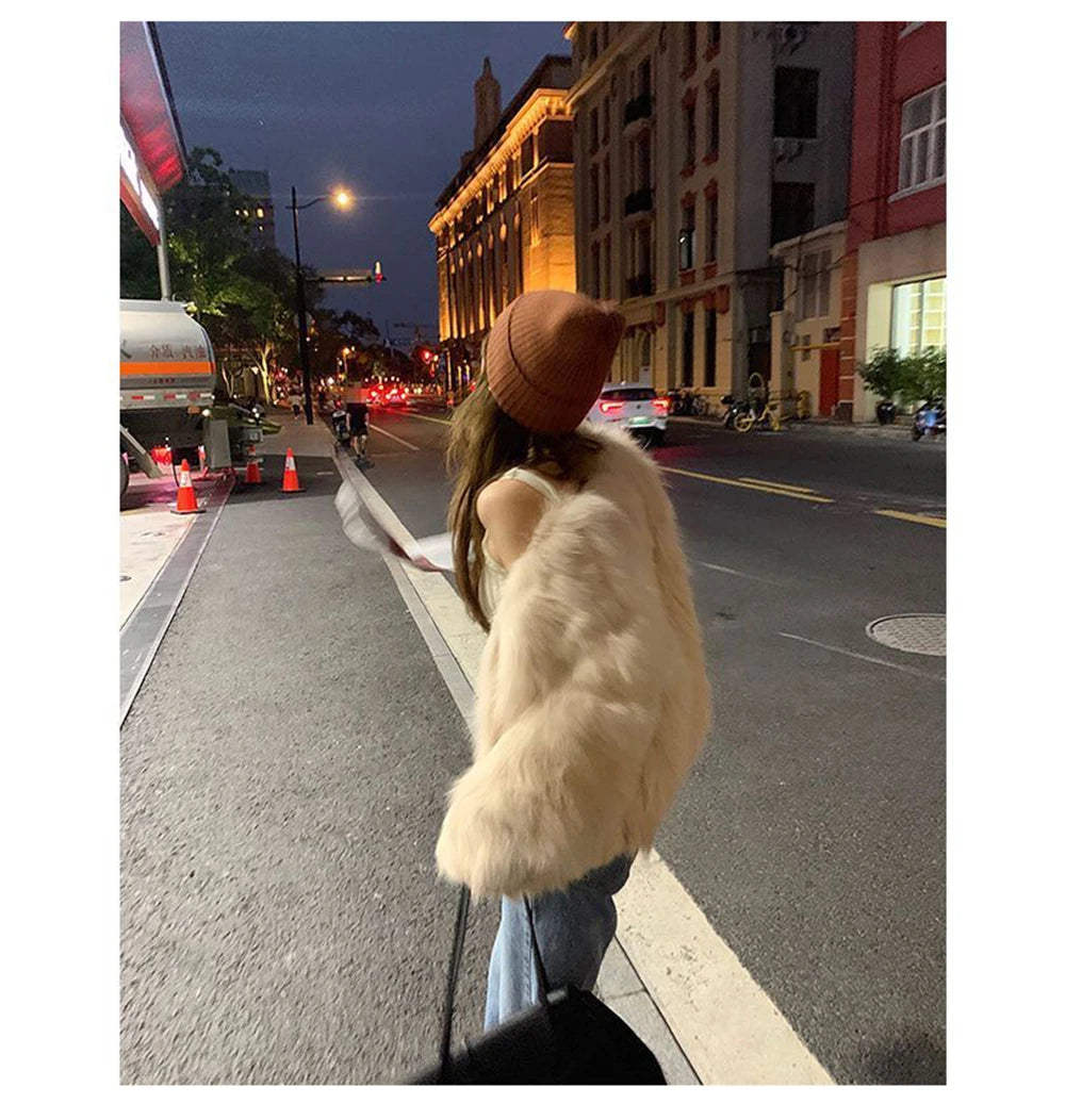 Women's faux fur coat, thick and luxurious collarless short fur coat, elegant jacket, warm coat for winter